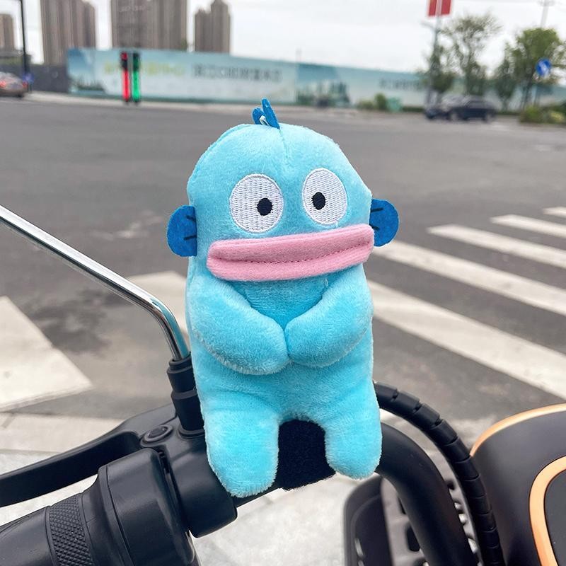 可爱搞怪社恐丑鱼电动车摩托车装饰摆电动车创意公仔陪伴玩偶女Cute and funny social anxiety ugly fish electric bike motorcycle outfit