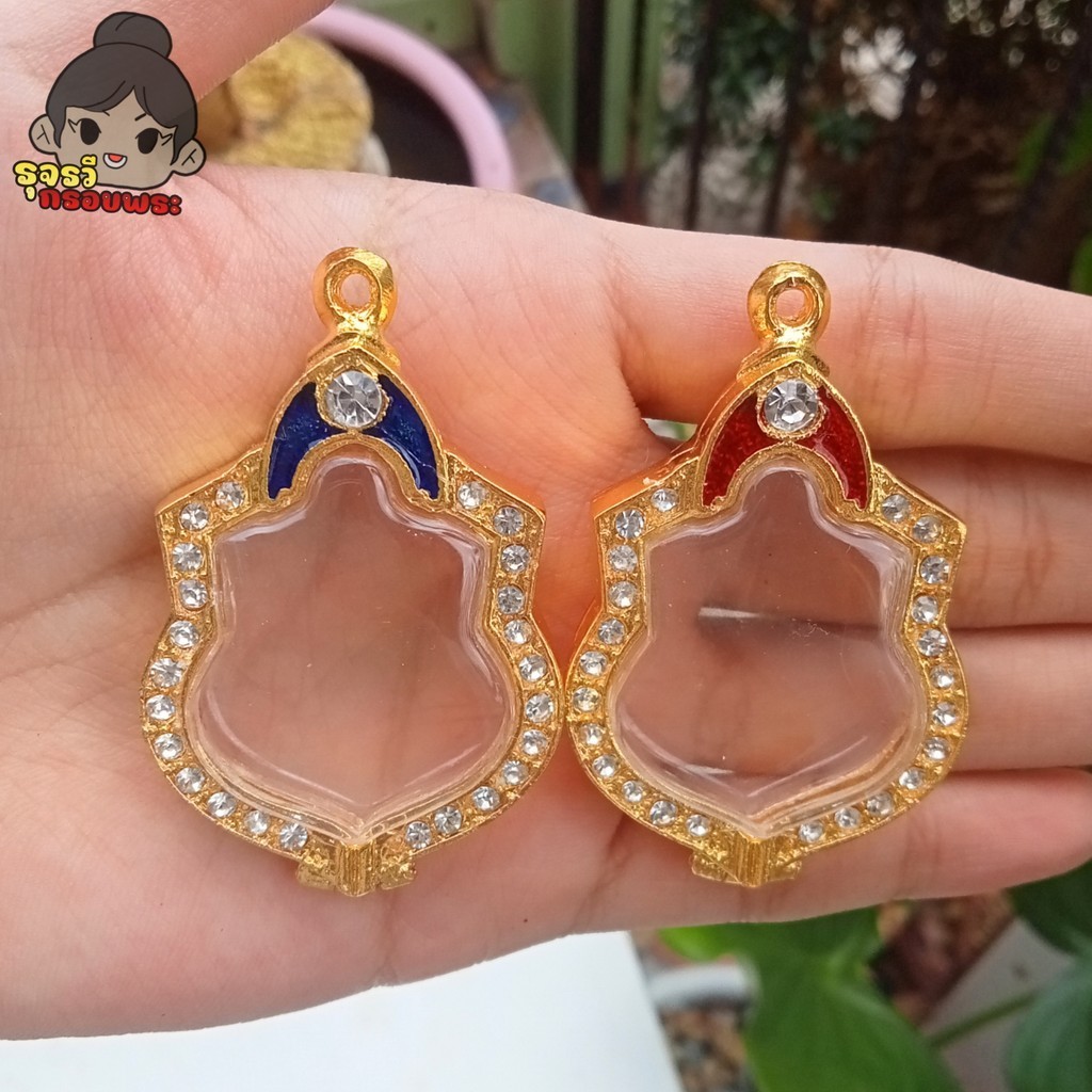 กรอบพระ กรอบพระชุบทองล้อมเพชร | ใส่เหรียญอาร์ม ร.10 | กว้าง2.8*สูง3.5ซม.(ขนาดจอกระจก) | มีห่วงและยางรองแถมให้พร้อมใส่