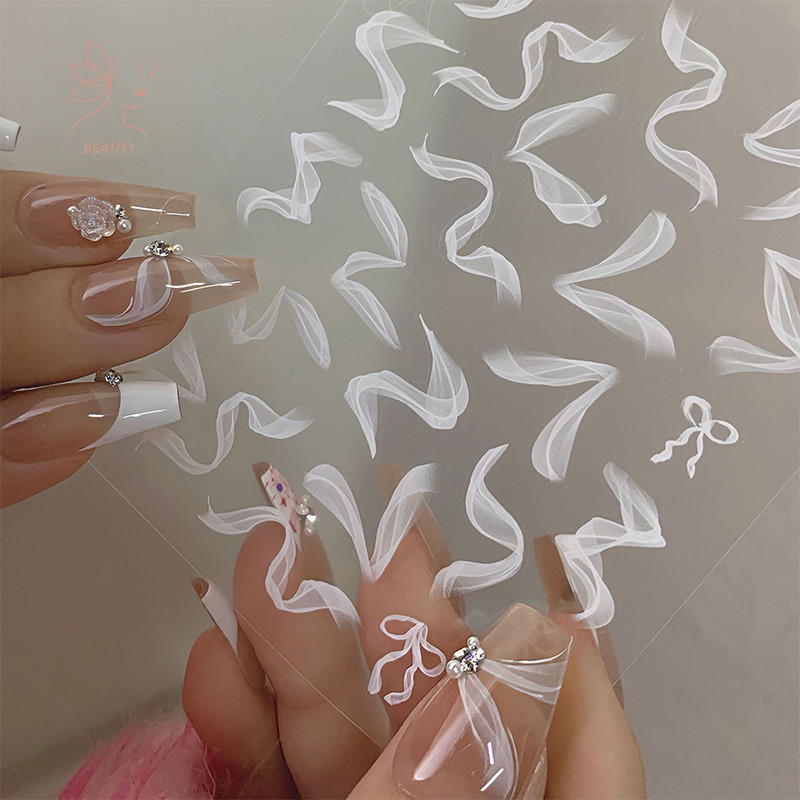 [เมย์บิวตี้] ริบบิ้นลูกไม้สีขาว 1 แผ่นพร้อมสติ๊กเกอร์ติดเล็บมุกกาวสติกเกอร์เพ้นท์เล็บตกแต่งเล็บ {ไทย}