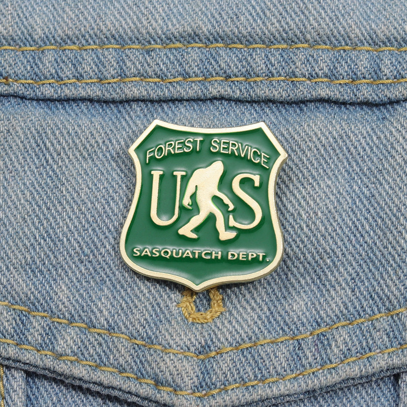 บริการป่า Sasquatch Dept เข็มกลัดเคลือบ Monster ป้ายโลหะ Vintage Pin เสื้อผ้าอุปกรณ์เสริมของขวัญเครื่องประดับ