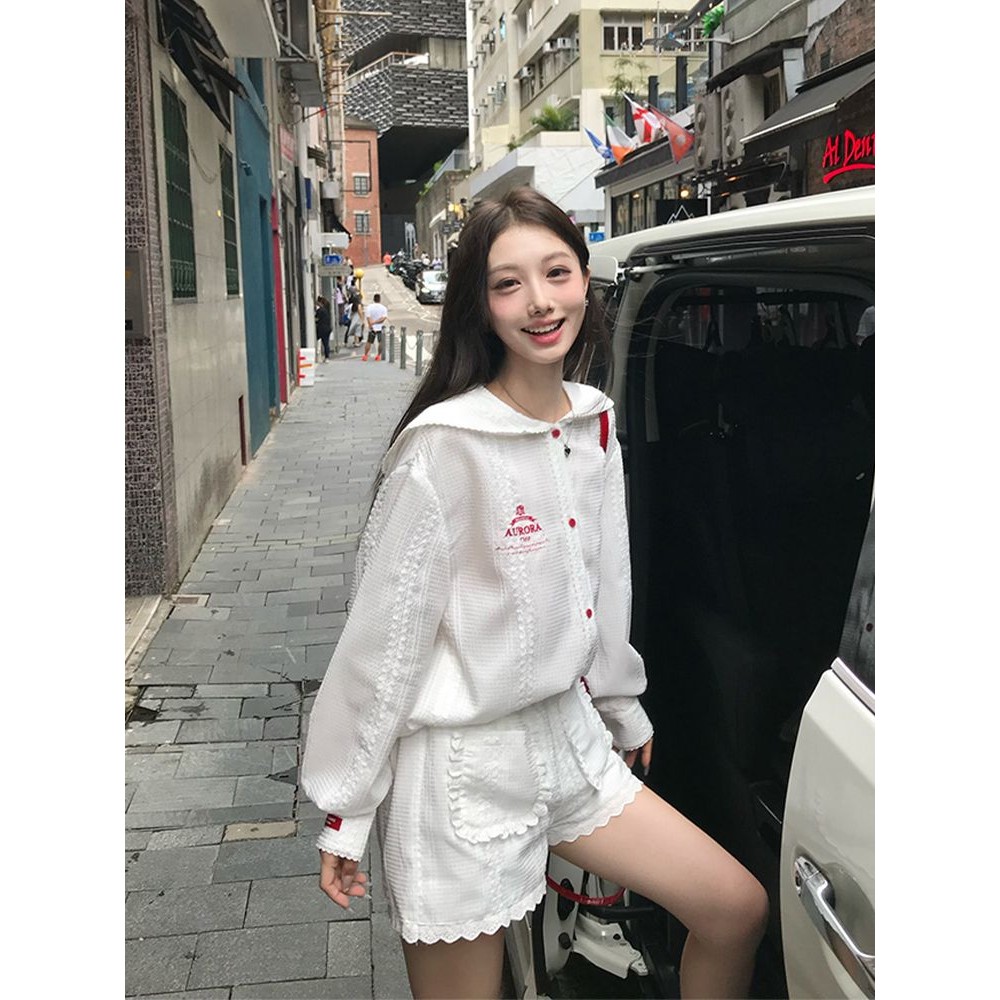 พร้อมส่ง จัดส่งไว! เสื้อเชิ้ตแขนยาวปักลายสีตัดกัน + กางเกงขาสั้นชุดลําลอง 2024 ชุดสูทแฟชั่นสไตล์ใหม่