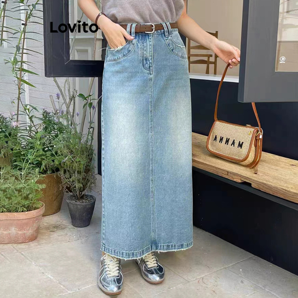 Lovito กระโปรงยีนส์ผู้หญิง แบบผ่า สีพื้น สไตล์ลำลอง LNE62036