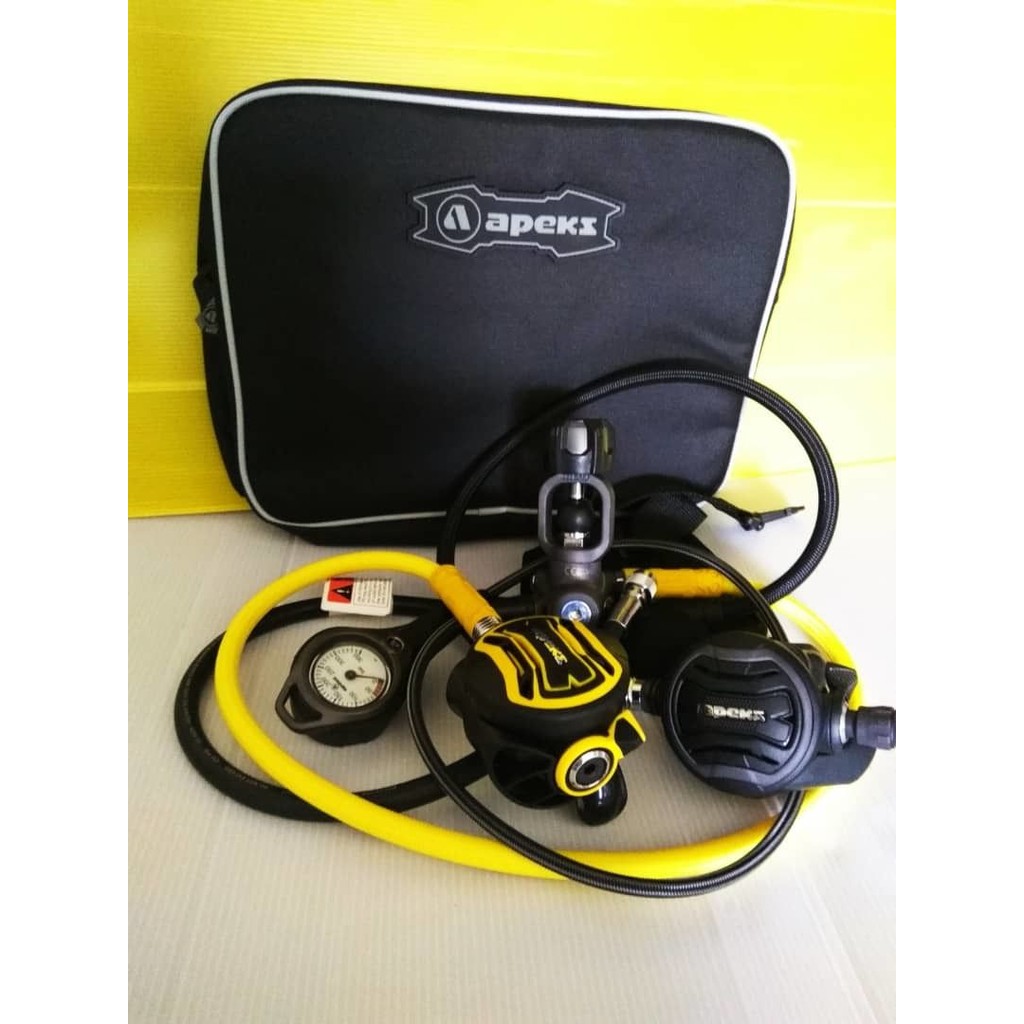 Apeks XTX200 Tungsten & XTX40 Octopus พร้อมเกจเดี่ยวและกระเป๋าเรกูเลเตอร์
