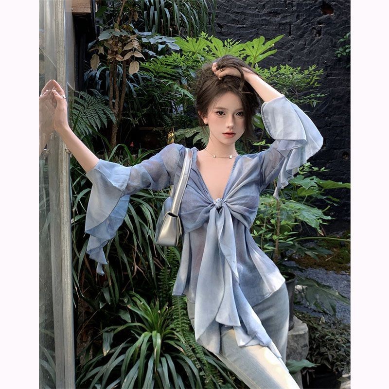เสื้อท็อปคอวีฝรั่งเศสแขนยาวนัวเนียสีฟ้าฤดูใบไม้ร่วงของผู้หญิง