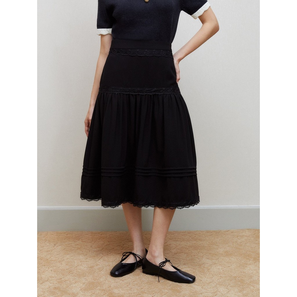[Pomelo] กระโปรงยาวแต่งขอบลูกไม้ / Lace Trim Midi Skirt