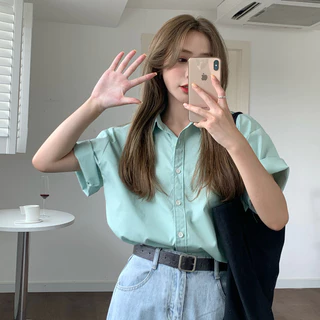 Rommers เสื้อเชิ๊ตแขนสั้นปกฮาวายทรงเบสิคสไตล์มินิมอลสำหรับผู้หญิง