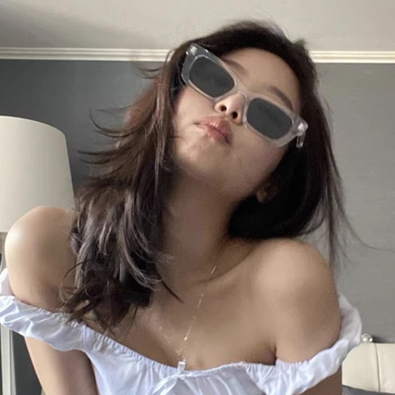 แว่นกันแดดเกาหลี แว่นแฟชั่นผู้หญิง ทรงสวยใส่แล้วหน้าเล็ก น้ำหนักเบา ใส่ได้ทุกวัน  ถ่ายรูปขึ้นสุด