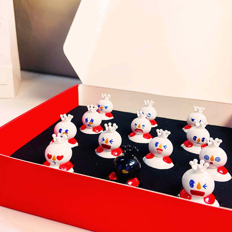 Mixue Ice City Snow King Tumbler การ์ตูนของเล่นเด็ก Creative Black Snow King Hidden