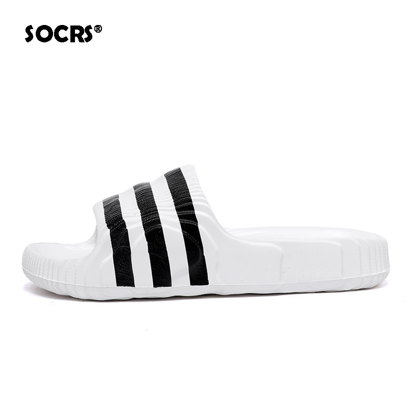 SOCRS 2025 รองเท้าแตะผู้ชายสวมใส่ลื่นชายหาดแนวโน้มรองเท้าแตะลําลองระบายอากาศหนาด้านล่างคุณภาพสูง