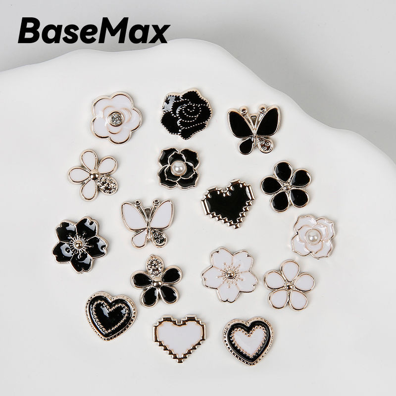 Black & White Series ชาร์ม DIY สำหรับรองเท้าคลอด และพินประดับ โทนโมโนโครม สำหรับผู้หญิง