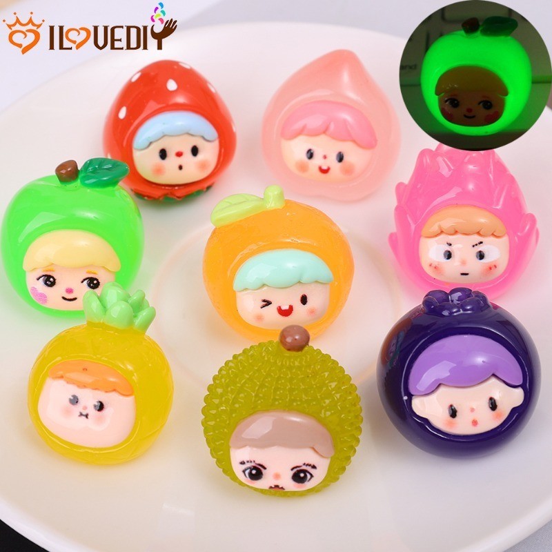 [ ที่โดดเด่น ] จี้ผลไม้เรืองแสง - เรซิ่น การ์ตูน น่ารัก มินิ ทําเอง - โมเดลจําลองผลไม้ - ตกแต่งเดสก์ท็อปรถ - เครื่องประดับสาว - อุปกรณ์ภูมิทัศน์ไมโคร Hot