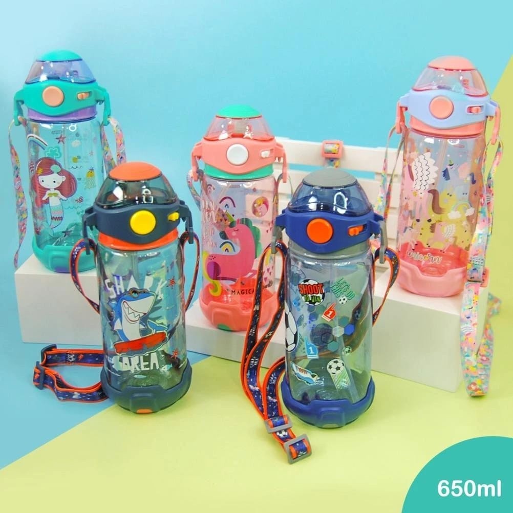 ขวดน้ําเด็ก 650 มล. พร้อมสายฟาง ลูกฟุตบอล / ปลาฉลาม / นางเงือก / ยูนิคอร์น motif (OTH770 / OTH816 / 
