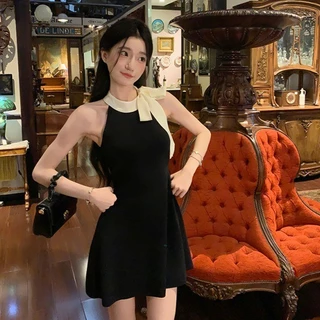 🍍Evelyn🍍​ชุดมินิเดรสไหมพรม ผูกคอ ดีเทลแต่งโบว์ สไตล์เกาหลี เสื้อแขนกุด เรียบหรู ยืดกำลังดี แฟชั่นฤดูร้อน ทรงสวย#X72