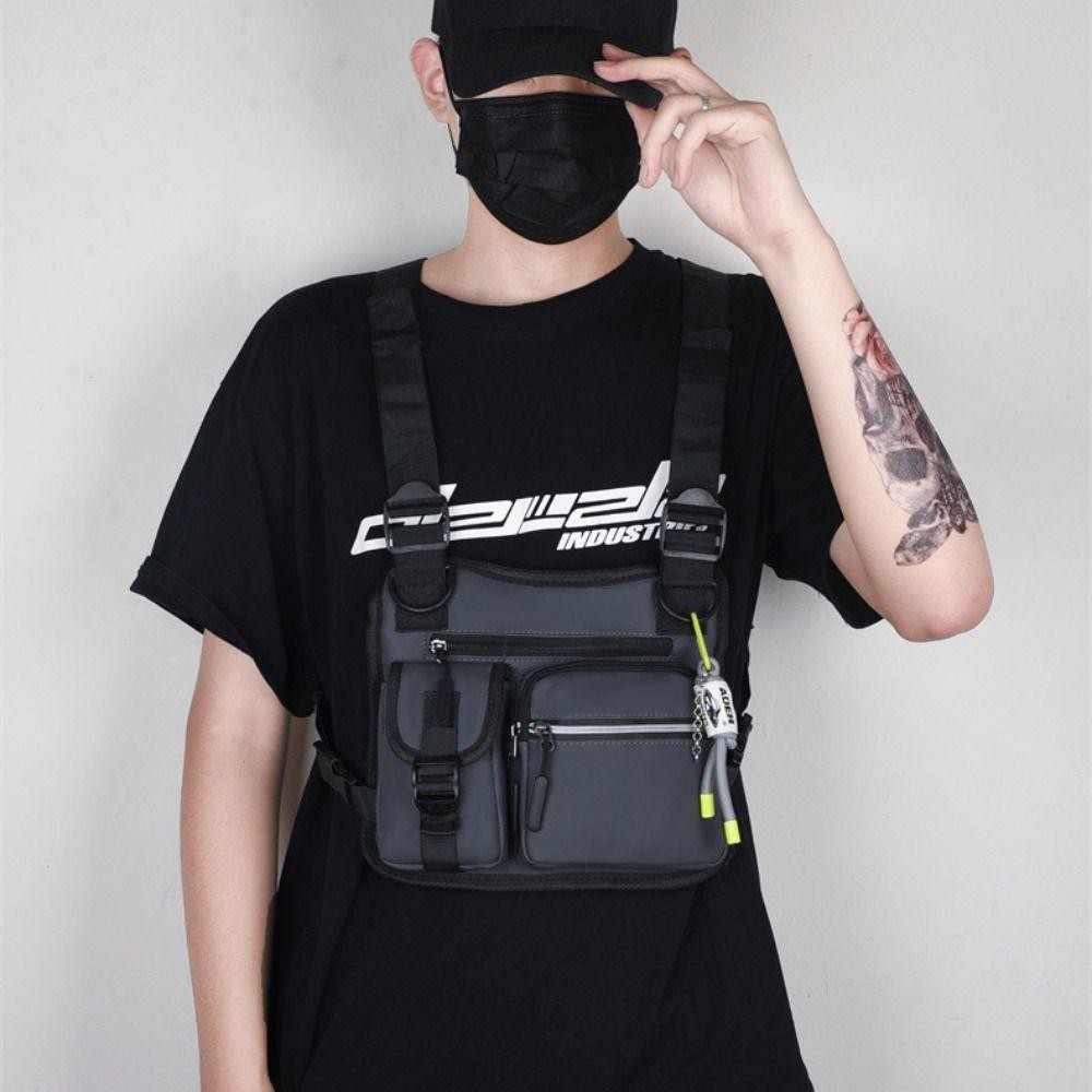 แฟชั่นกระเป๋าคาดหน้าอกผ้าหลายกระเป๋าผู้ชายเสื้อกั๊กกระเป๋ากันน้ําความจุขนาดใหญ่พร้อมแถบสะท้อนแสงกีฬากลางแจ้งกระเป๋า
