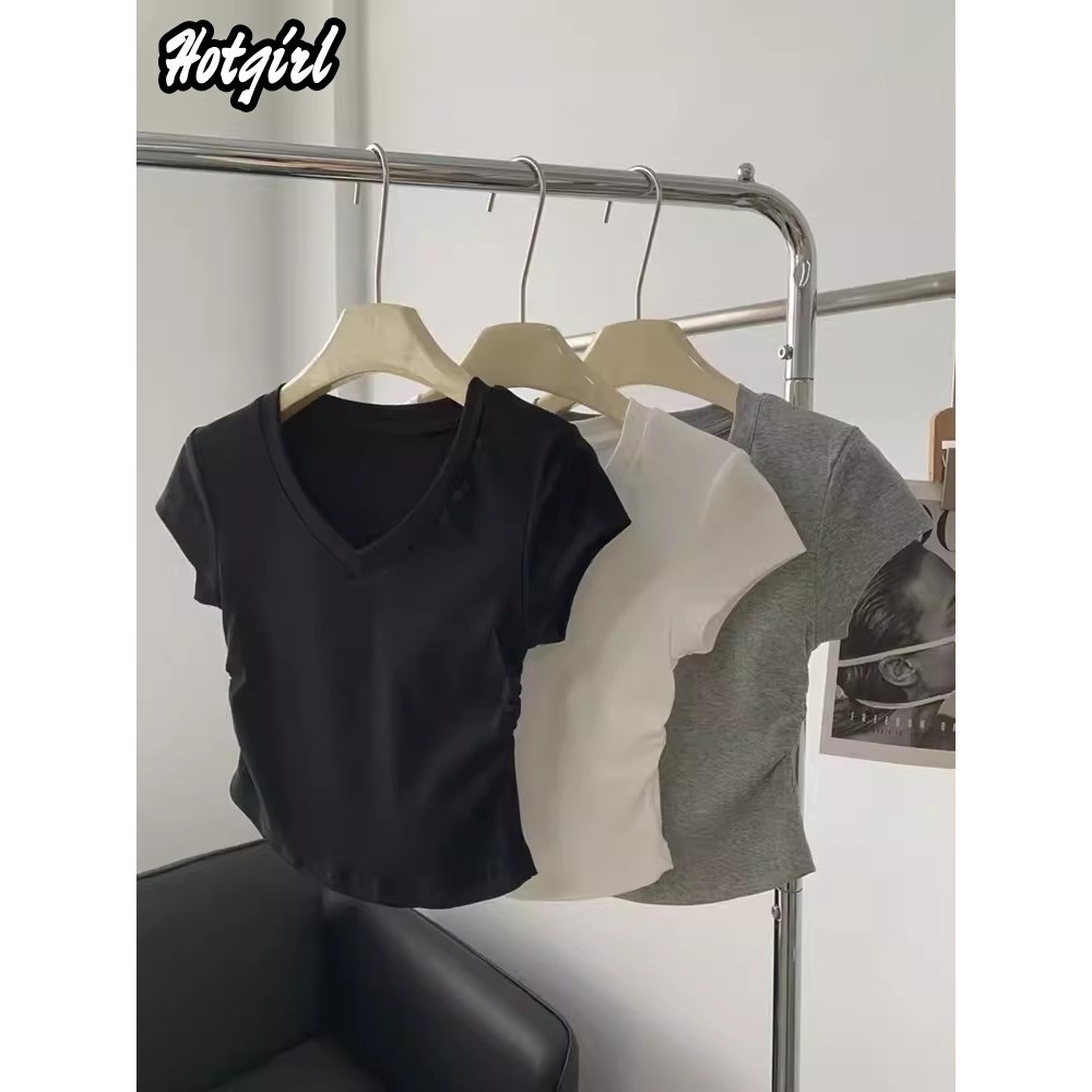 Hotgirl พร้อมส่ง✨เสื้อยืดเฟชั่นผู้หญิง เสื้อรัดรูปครอป ผ้ายืดลายทางครอป แขนสั้นคอวี สีพื้น ดีไซน์จีบด้านข้าง สไตล์เกาหลี