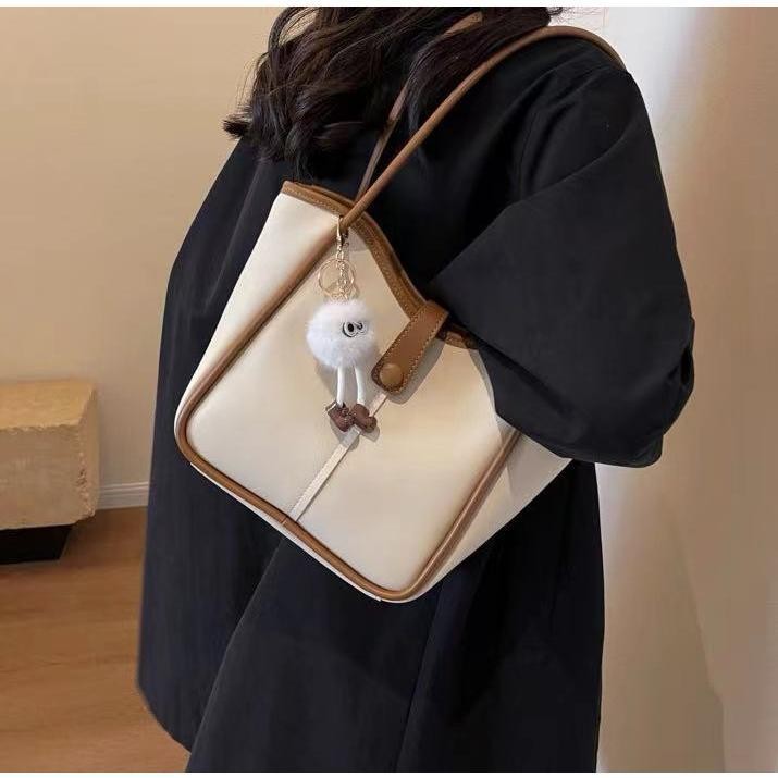 【พร้อมส่ง】miss bag fashion กระเป๋าสะพาย ดีไซน์ไม่ซ้ำใคร ทันสมัย เหมาะสำหรับกลุ่มแฟชั่นใหม่ในปี 2024