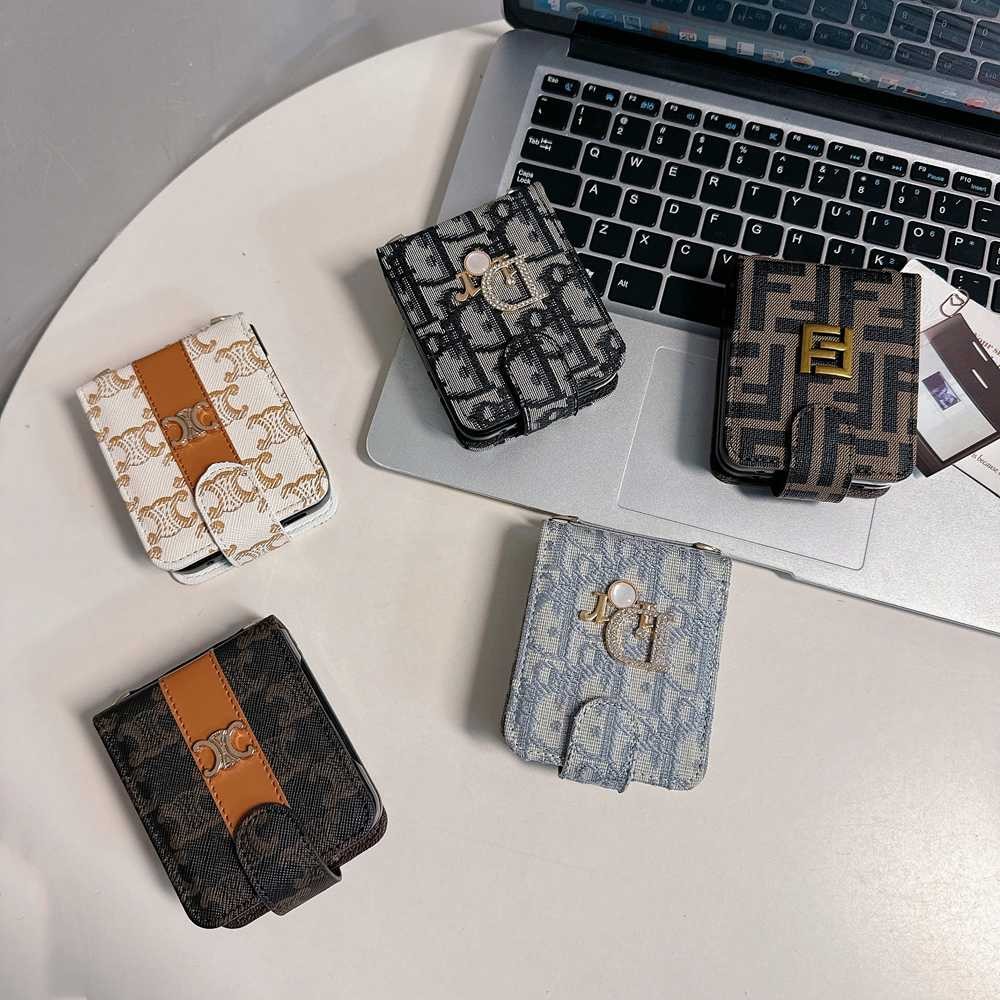 เคสโทรศัพท์ที่ดีที่สุดสําหรับ Samsung PU หนังยี่ห้อโลโก้โลหะฝาครอบป้องกันสําหรับ Galaxy Z Flip 3 4 5 6 Z พับ 3 4 5 6 เคสโทรศัพท์หรูหรา