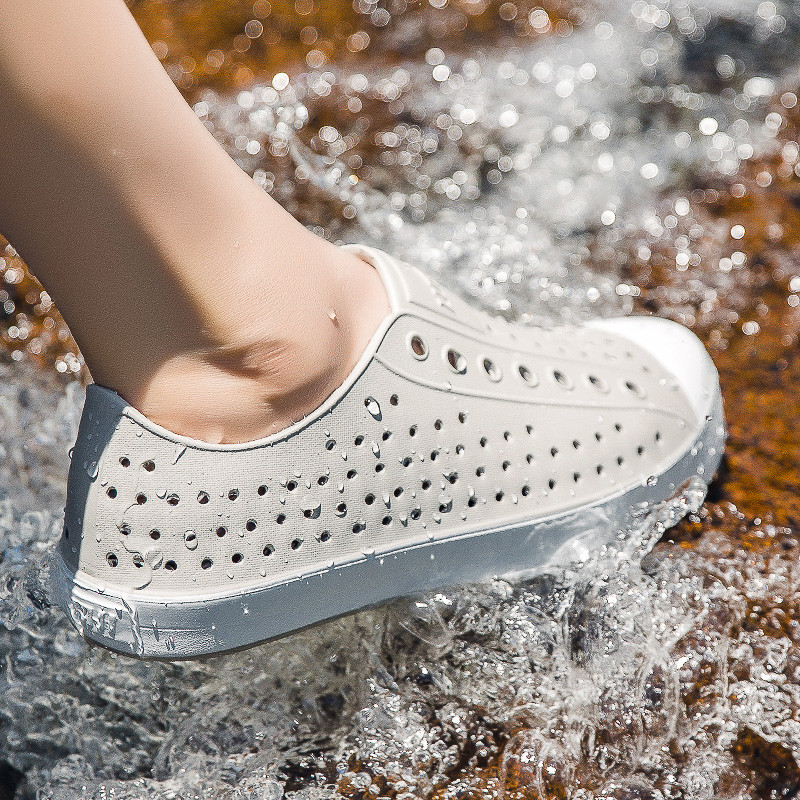 รองเท้าผู้ชายฤดูร้อน Outddor รองเท้าแตะชายหาดสําหรับผู้หญิงกันน้ํา Garden Clogs สีเบจขนาดใหญ่ 41-45