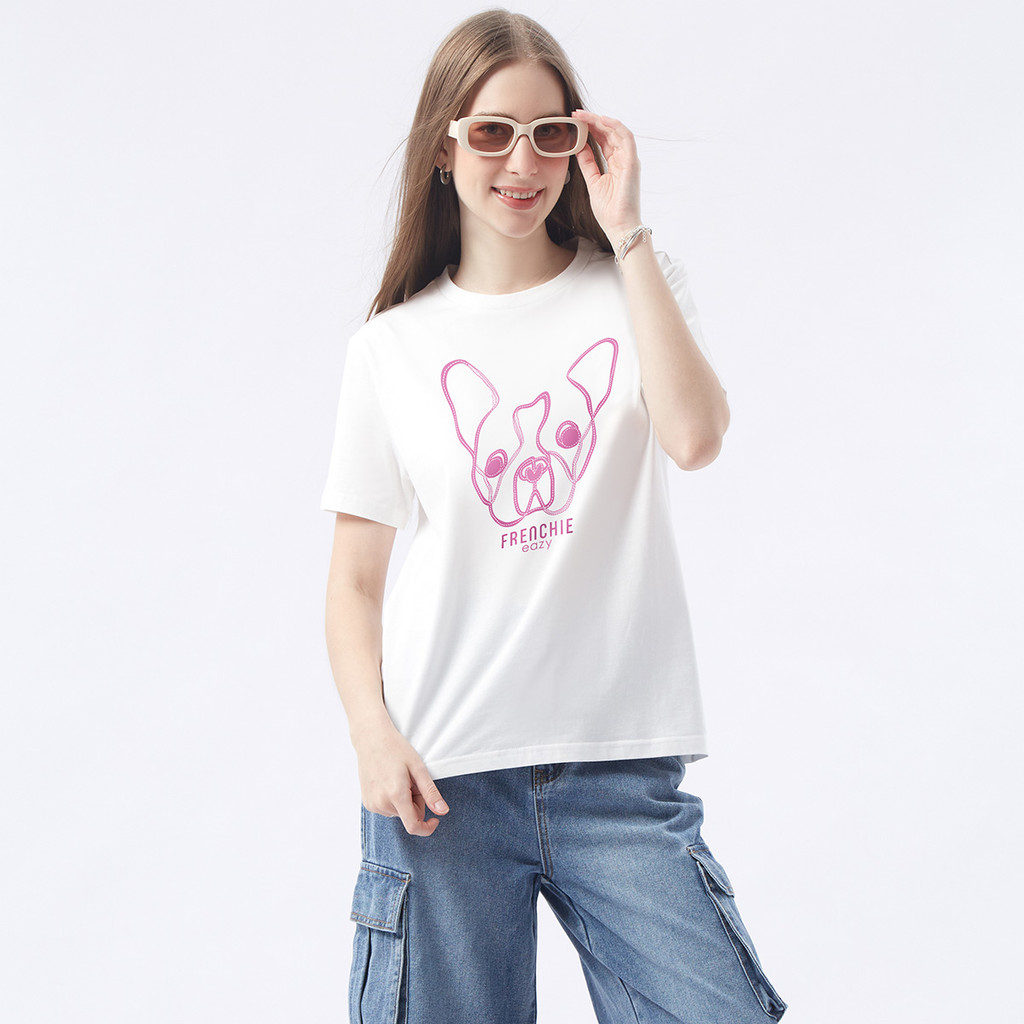 ESP เสื้อทีเชิ้ตลายเฟรนช์ชี่ อีซี่ ผู้หญิง สีขาว | Frenchie Eazy Print Tee Shirt | 06261