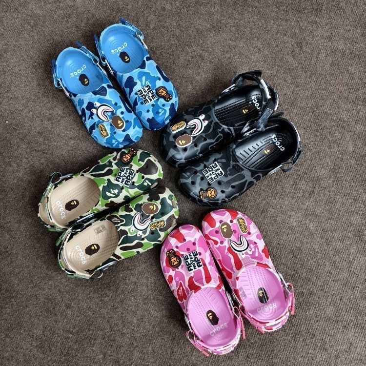 CROCS จระเข้ ใหม่ ร่วม แบรนด์พิมพ์พรางผู้ชายและผู้หญิงสากลกันลื่นรองเท้าแตะชายหาดสําหรับคู่รัก