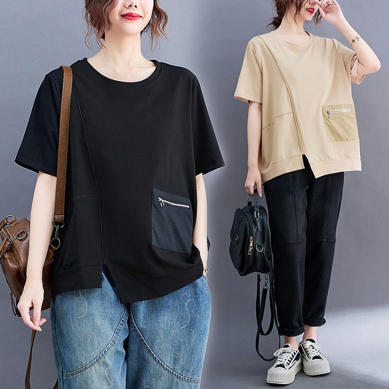 95KGสวมใส่ได้ขนาดบวกเสื้อยืดสไตล์เกาหลีสีทึบกระเป๋าซิปเย็บปะติดปะต่อกัน Hem ผิดปกติแยกส้อมแขนสั้นหลวมTop เสื้อดำ