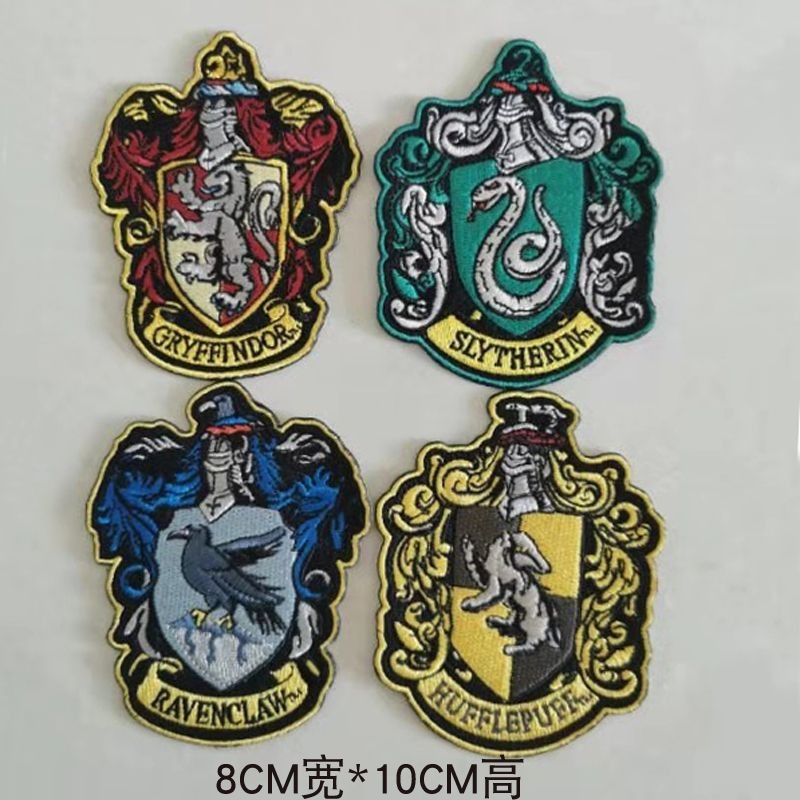 ✨อุปกรณ์เย็บปักถักร้อย Harry Potter Merchanting Badge สติกเกอร์ผ้า Pin Shield Badge Magic เสื้อผ้าวิทยาลัยสติกเกอร์ DIY Armband Epaulet MM0806