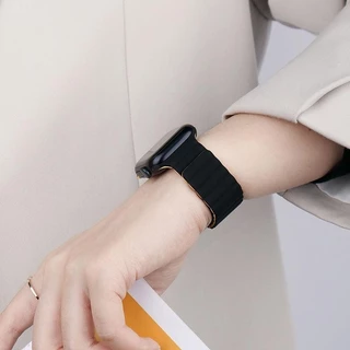 สายรัดซิลิโคนแม่เหล็ก for IWatch Apple Watch Ultra/SE 3 2 Series 11 10 9 8 7 6 5 4 3 Se 2 49มม. 46 45 44 42 41 40 38มม.