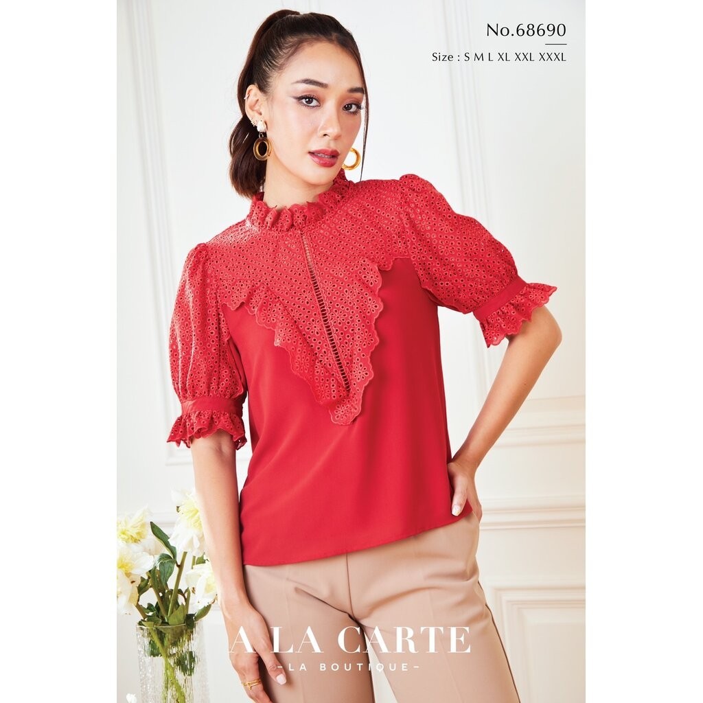 68690 เสื้อ A LA CARTE ผ้าชีฟองแขนสั้น ตัดต่อด้วยผ้าลูกไม้ชีฟองปักฉลุ ปักลายถม แต่งวีช่วงกลางอก ทรงแขนพอง ใส่ระบายเลา...
