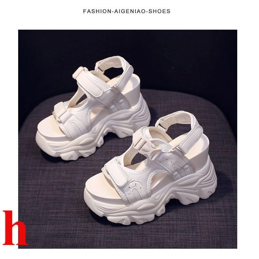 คนเล็ก Velcro กีฬาสไตล์รองเท้าแตะผู้หญิง 2024 ฤดูร้อนสไตล์ใหม่สบายๆหนา Soled Wedge-Heeled รองเท้าแตะปากปลาผู้หญิง