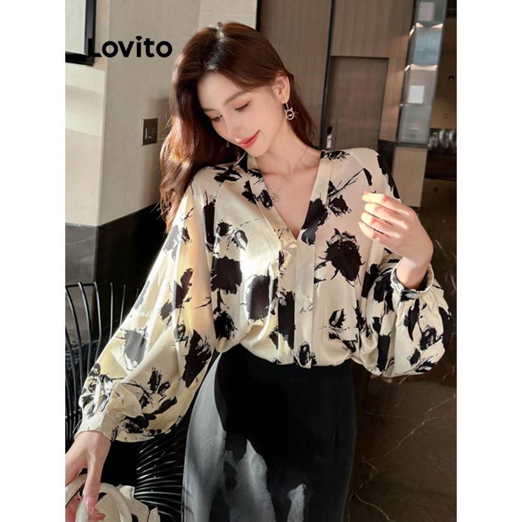Lovito เสื้อเบลาส์ลายดอกไม้หรูหราสำหรับผู้หญิง LNE75193
