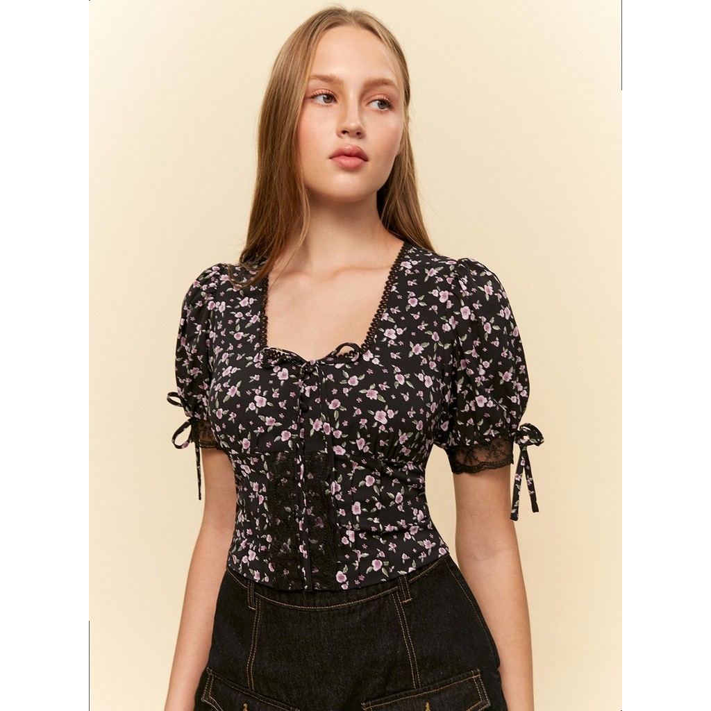 [Pomelo] เสื้อเบลาซ์แขนตุ๊กตาพิมพ์ลายดอกไม้ / Floral Print Puffed Sleeve Blouse
