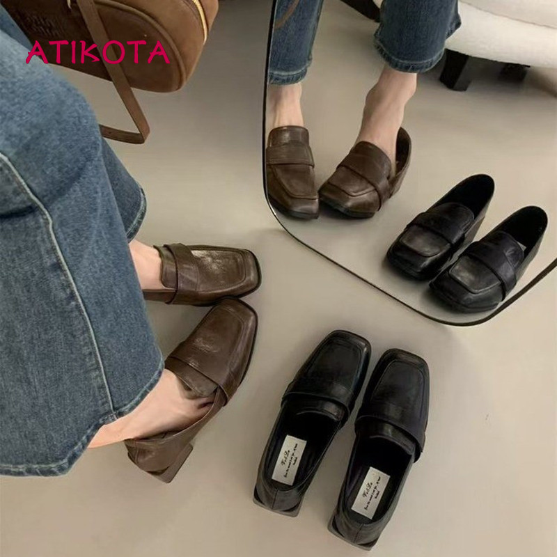 Atikota รองเท้าส้นสูงผู้หญิง Mary Jane แฟชั่นฤดูหนาวใหม่อารมณ์ All-match สีทึบสแควร์ Toe รองเท้าหนังแบบสวม