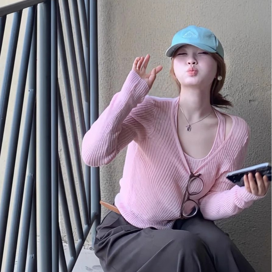 80022 สีชมพูปลอมสองชิ้น Slim-Fit แขนยาว Kn