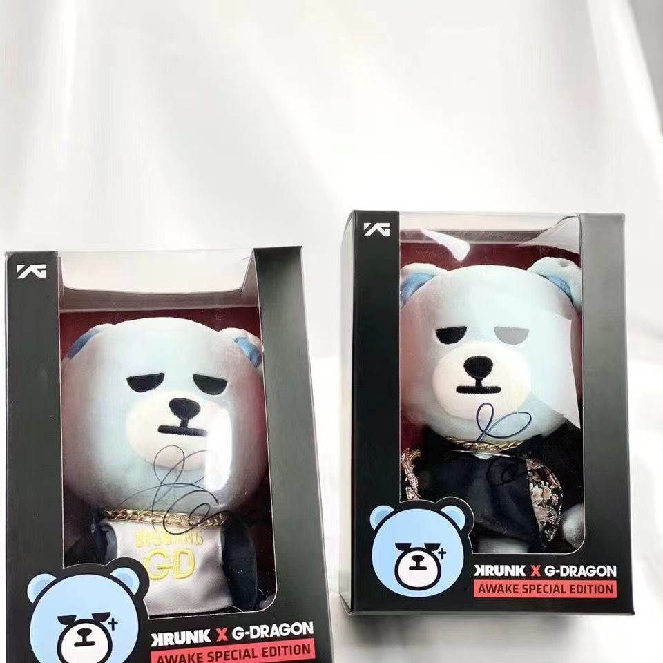 KRUNK ลายเซ็นต์ KRUNK อย่างเป็นทางการ Co-Branded Bear ตุ๊กตากิจกรรม Live ลายเซ็นอย่างเป็นทางการของขว