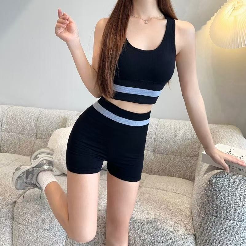 เสื้อยืดสำหรับออกกำลังกาย ออกแบบมาเพื่อโยคะและฟิตเนส เบาและสวมใส่ง่าย ไม่มีโครงพยุง