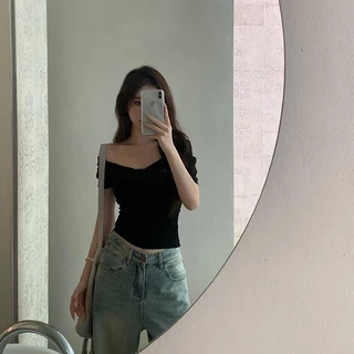 ท็อปส์ซูเซ็กซี่สำหรับผู้หญิง เสื้อครอปแขนสั้น ดีไซน์เก๋ไก้และเซ็กซี่ Clothing Women ผู้หญิง