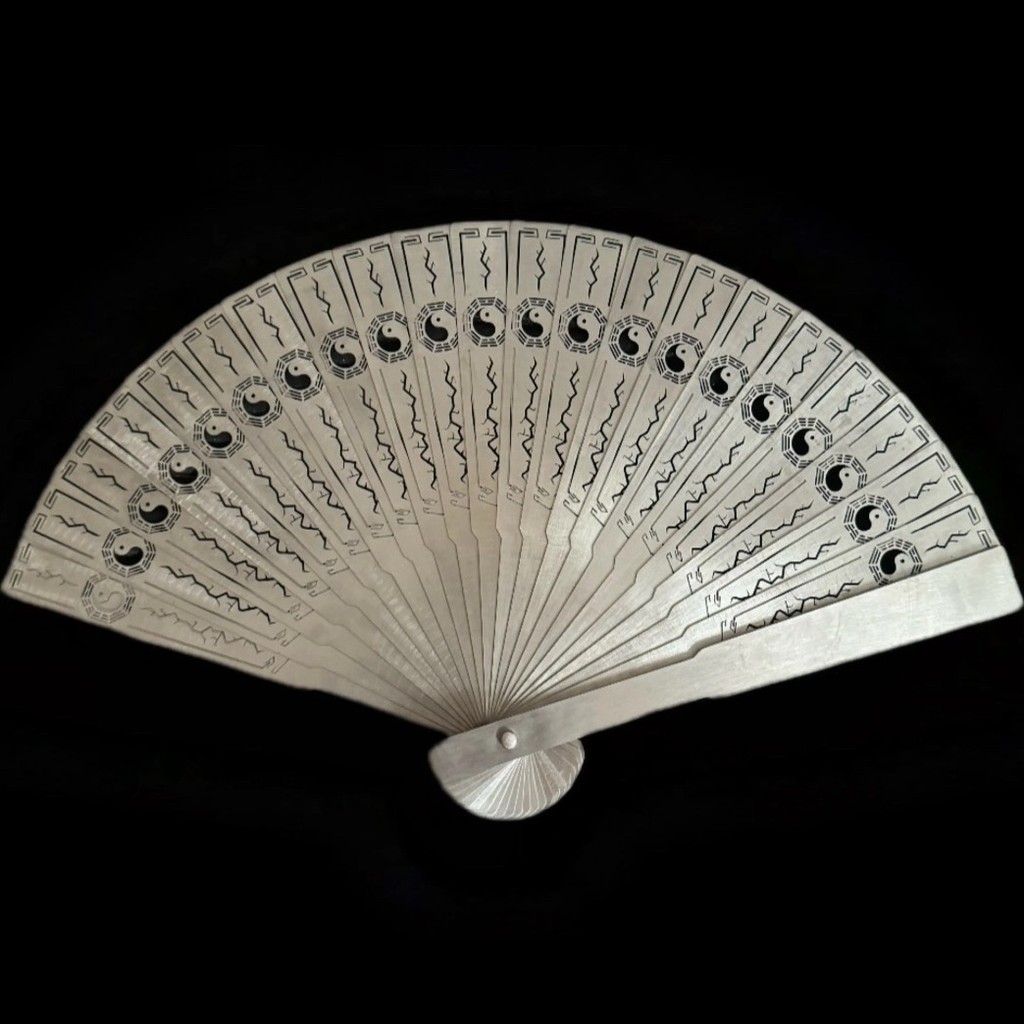 พัดลมโลหะ Tianshi Tai Chi สแตนเลสป้องกันตัวเองของขวัญกลวงจีน Kung Fu Craft พัดลมพับสไตล์โบราณ