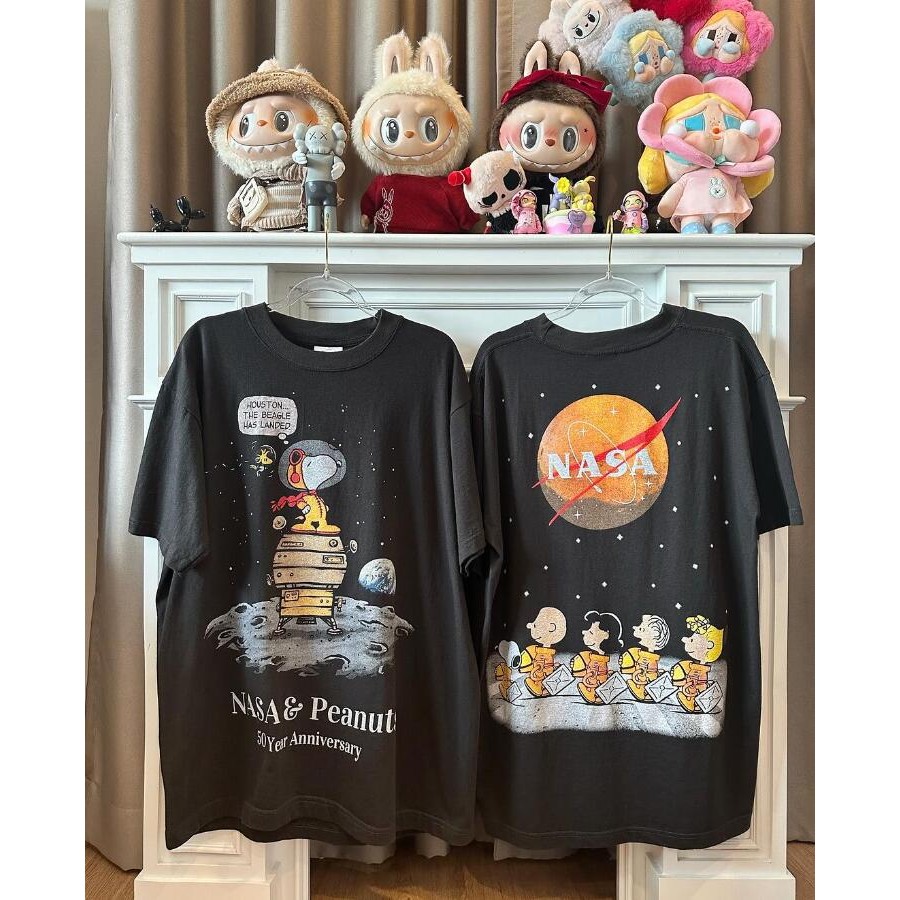 hot เสื้อยืดคอตตอนสีดำ พิมพ์ผ้าฝ้าย Astronaut Snoopy เสื้อยืดนักบินอวกาศ Snoopy cotton100% T-shirt ผ้าฝ้ายนุ่มสบาย