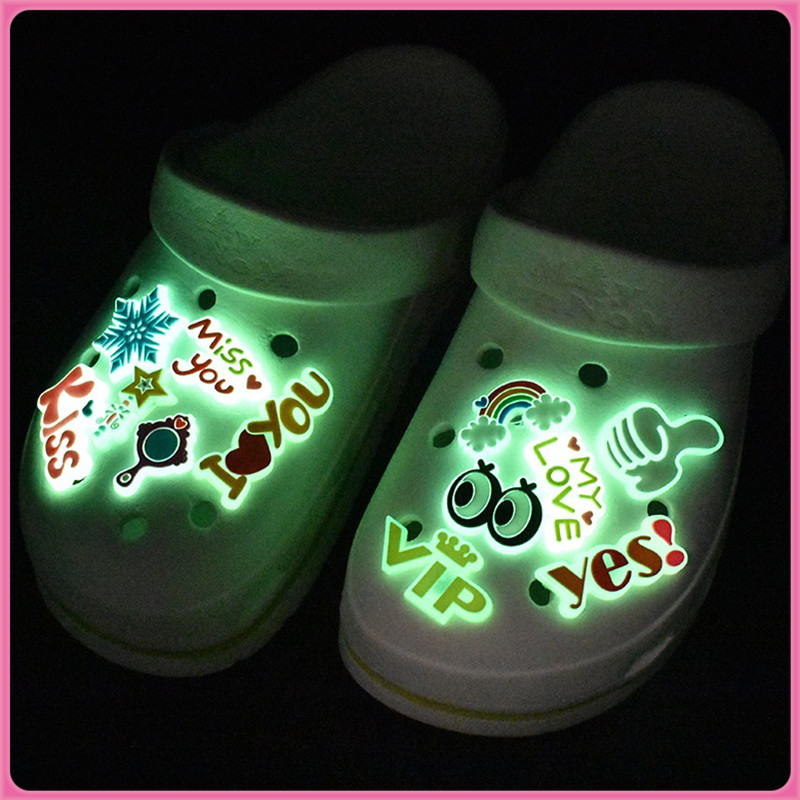 ซีรี่ส์เรืองแสง jibbitz crocs charms ตัวติดรองเท้า crocs รองเท้า การตกแต่งรองเท้าแบบ DIY การตกแต่งกระเป๋าชายหาด