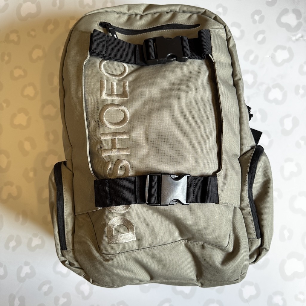 DC SHOES - Chalkers 4 (Taupe) กระเป๋าเป้สเก็ตบอร์ด