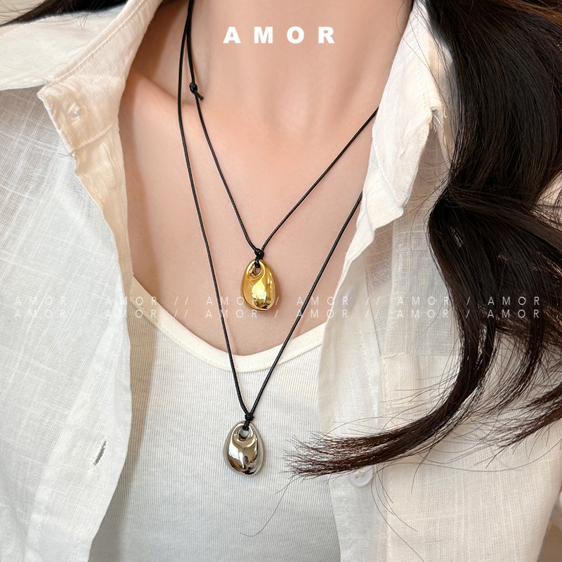 สร้อยคอเชือกหนังสีดํา Golden Silvery Bean โซ่เสื้อกันหนาวหญิง