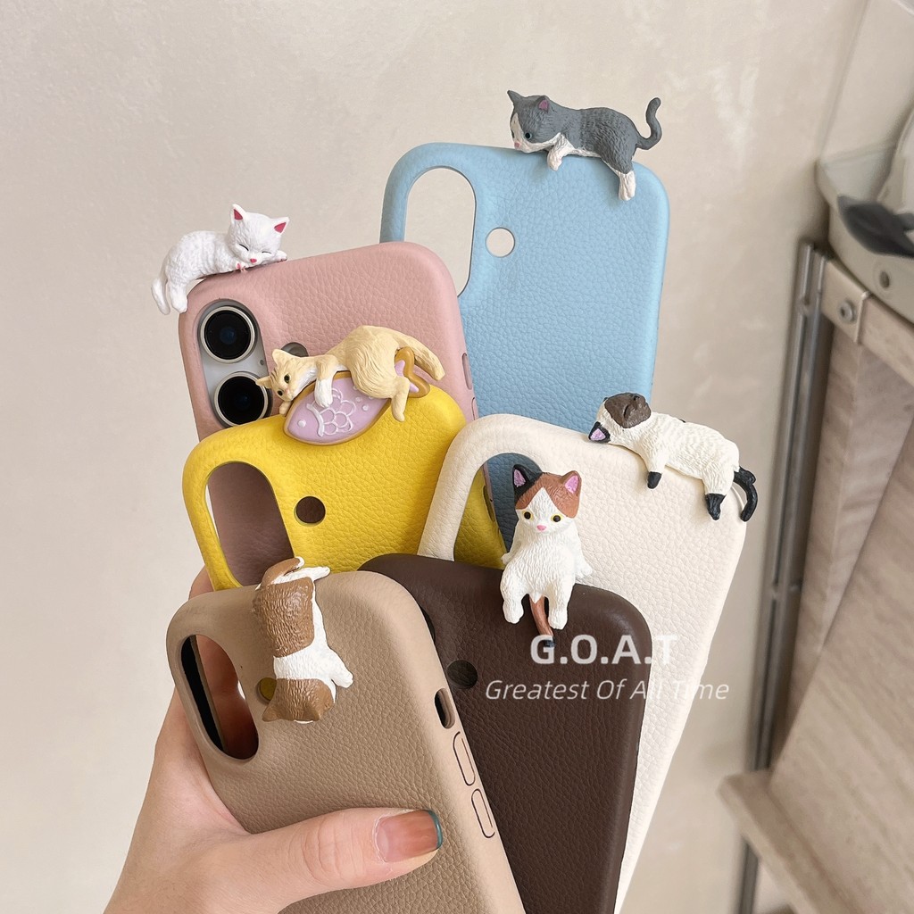 Goat ปลอกแมวการ์ตูนน่ารักเข้ากันได้สําหรับ iPhone 16 15 Pro Max 14 12 13 Pro Max ป้ายลายลิ้นจี่วัสดุ PU เบสบอลเครื่องประดับเคสโทรศัพท์