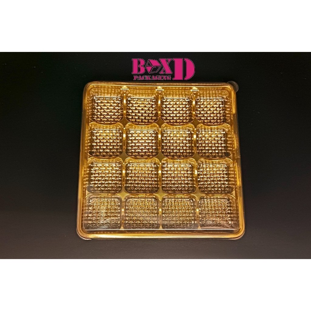 ราคาส่งยกลัง!! 200ชุด กล่อง 16 ช่อง ฐานสีทอง ลูกเต๋า พร้อมฝาใส  ZZ072  ขนาด15*15ซม สูง3ซม  ปากหลุม3.3เซน