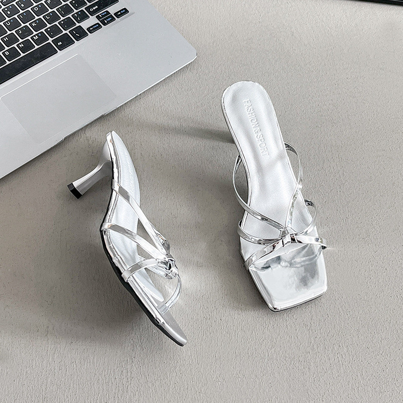 รองเท้าแตะผู้หญิง สำหรับสวมใส่ภายนอก สไตล์.krish มีสินค้าพร้อมขาย