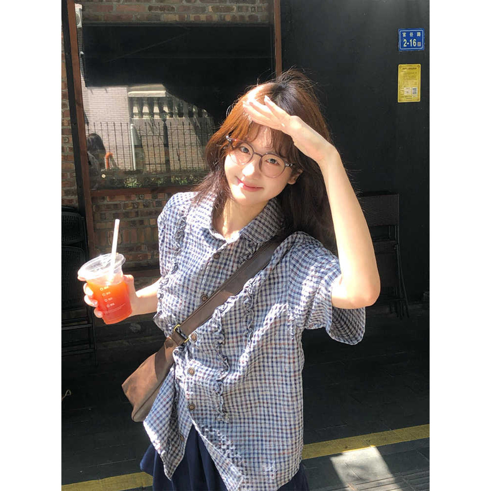 เสื้อเชิ้ตแขนสั้นลายสก๊อตสีฟ้าสำหรับผู้หญิง ดูเรียบง่ายในฤดูร้อน