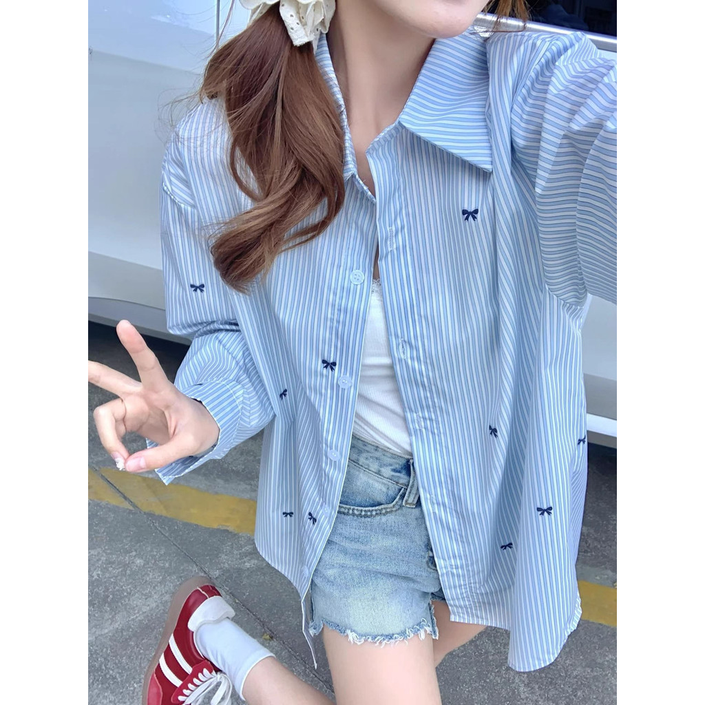โบว์พิมพ์เสื้อผู้หญิงฤดูร้อนหลวมพอดีแถบสีฟ้าแขนยาวป้องกันแสงแดดเสื้อด้านบน Moonlite.th