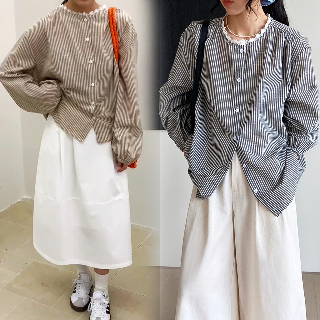 Chili Kokoเสื้อแฟชั่นเชิ้ตผู้หญิงเกาหลีสีน้ำเงิน กระดุมมุกคอกลม เสื้อน่ารักๆแขนยาวลายทาง เสื้อลูกไม้แขนพอง W531