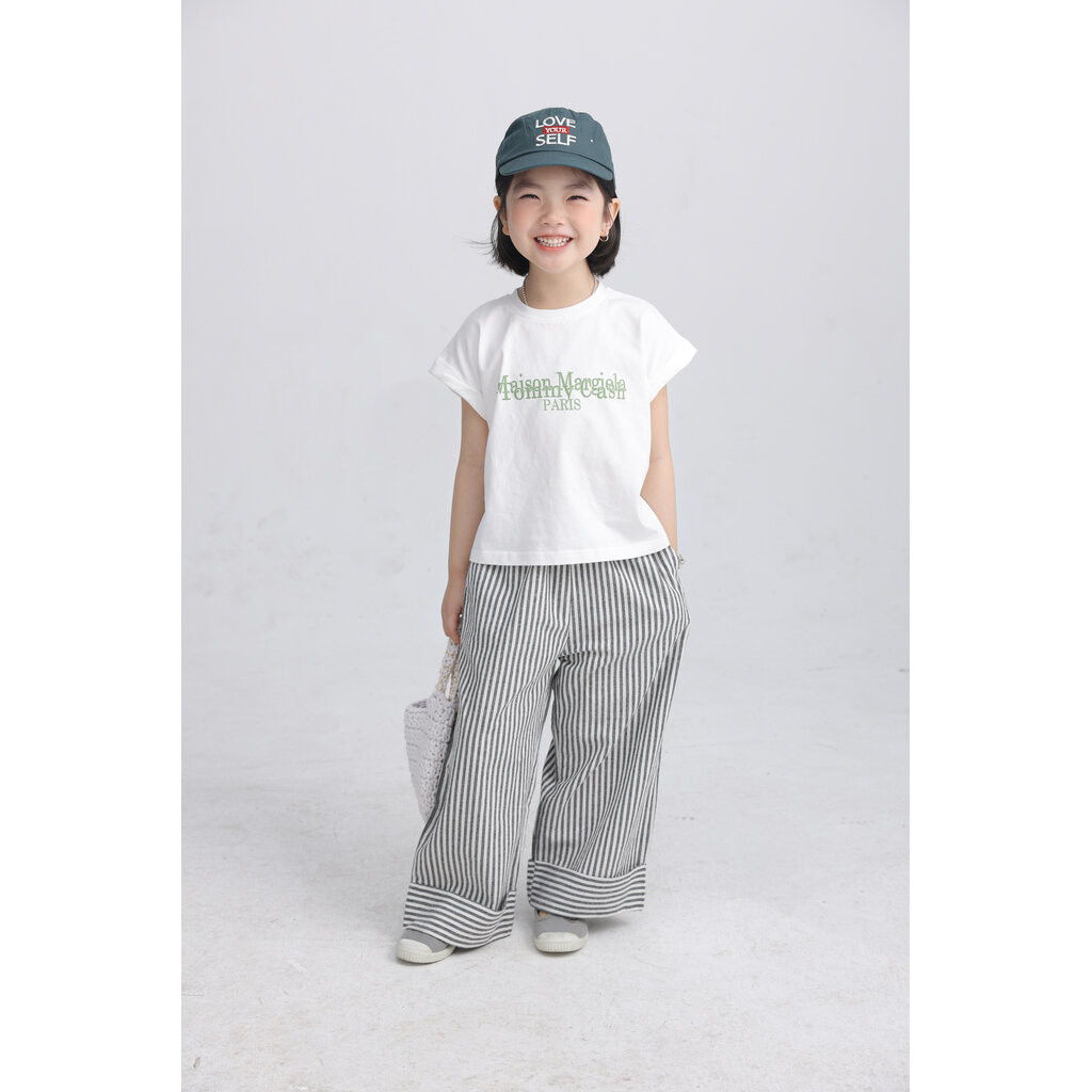 LLB-35 กางเกงขายาวเด็กผู้หญิง ลายทางขาวดำ ทรงขาบาน (Wide Leg Pants) สไตล์เกาหลี แมตช์กับเสื้อยืดหรือเสื้อเชิ้ตได้หลาย...