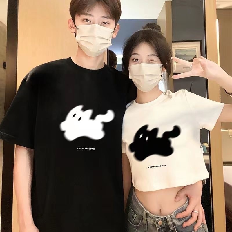 ชุดคู่รัก ชุดฤดูร้อน เสื้อครอป ดีไซน์เฉพาะตัว ไฮเอนด์ เทรนด์ เสื้อยืดแขนสั้น เสื้อตัวยาวตัวสั้น