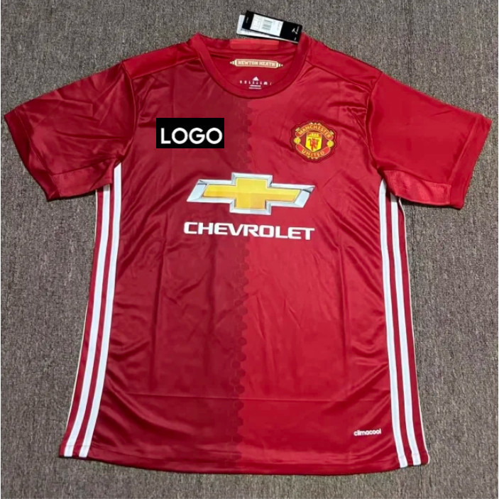 เสื้อบอลแขนสั้นสีแดง แมนเชสเตอร์ยูไนเต็ด และเสื้อบอลโลโก้เชฟโรเลต